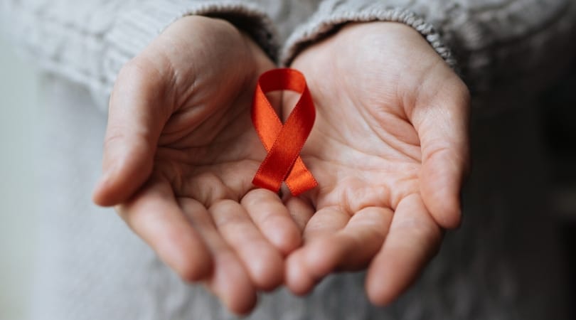Как не передается ВИЧ: развеиваем популярные мифы